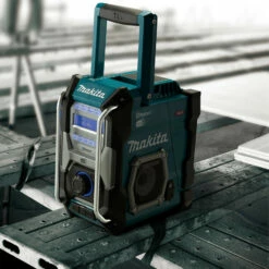 Makita MR004GZ Akku-Baustellenradio XGT 40V Solo -elektrische Bohrmaschine Geschäft makita mr004gz anwendungsbild